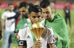 Le Debrief Sports : L’Algérie dans le top 30 mondial, Mahrez récidive, les boxeuses algériennes s’illustrent, le CRB solide leader…