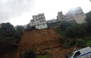 Intempéries : la direction des travaux publics d’Alger contrainte d’évacuer des habitants et de fermer des routes. Eboulement à Alger