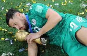 Youcef Belaïli : « J’espère que nous connaitrons d’autres succès à l’avenir et que nous continuerons à procurer de la joie à nos supporters ». Youcef Belaili qui savoure sur la pelouse le titre de l'Algérie
