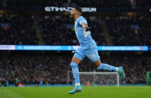 Le debrief sports : doublé pour Mahrez et Slimani, Syoud meilleur performeur, l’Algérie en amical face au Sénégal, 26 candidats pour le poste de DTN… Ryad Mahrez buteur face à Manchester United