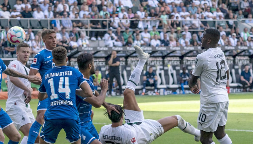 Ramy Bensebaini marque d'un retourné acrobatique face à Hoffenheim
