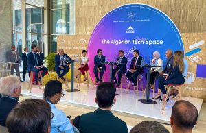 France-Algérie : Emmanuel Macron signera samedi son partenariat renouvelé avec Alger. MAcron lors d'un débat avec des entrepreneurs algériens de la Tech