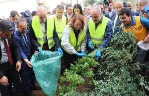 Environnement : lancement de la campagne nationale de nettoyage. Samia Moualfi lors de l'opération de nettoyage
