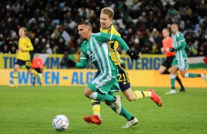 Football : L’Algérie chute en Suède avec les honneurs (2-0). Bennacer en action lors d'Algerie Suede
