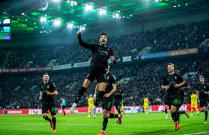 Le Debrief Sports : Bensebaini performe, Belaili en grande forme, l’USM Khenchela détonne, le tir à l’arc touche sa cible, le hand féminin à la peine… Ramy Bensebaini buteur joyeux face à Dortmund