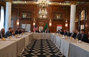 Economie : Ahmed Attaf tente de séduire à Washington les hommes d’affaires américains.