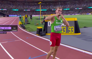 Mondiaux Athlétisme : Slimane Moula et Djamel Sedjati se qualifient brillamment pour la finale du 800 mètres.