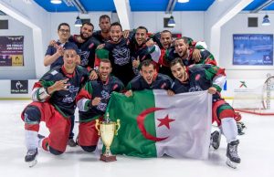 Le Debrief Sports : Les hockeyeurs algériens remportent en Floride la Latam Cup, Carole Bouzidi rafle deux titres, sans faute africain pour les représentants nationaux… Equipe nationale de Hockey algérienne vainqueur de la Latam Cup