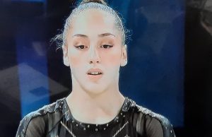 Le Debrief JO Paris 2024 : Kaylia Nemour effleure le podium, Imane Khelif expédie l’Italienne Carini, Syoud échoue en demi-finale… Kaylia Nemour au concours général féminin de gymnastique aux JO de Paris 2024