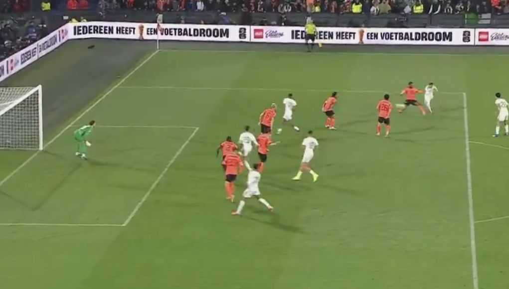 Anis-Hadj-Moussa-Buteur-Pays-Bays-Algerie-